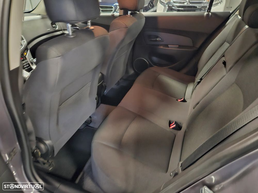 Chevrolet Cruze 1.6 LT - 12