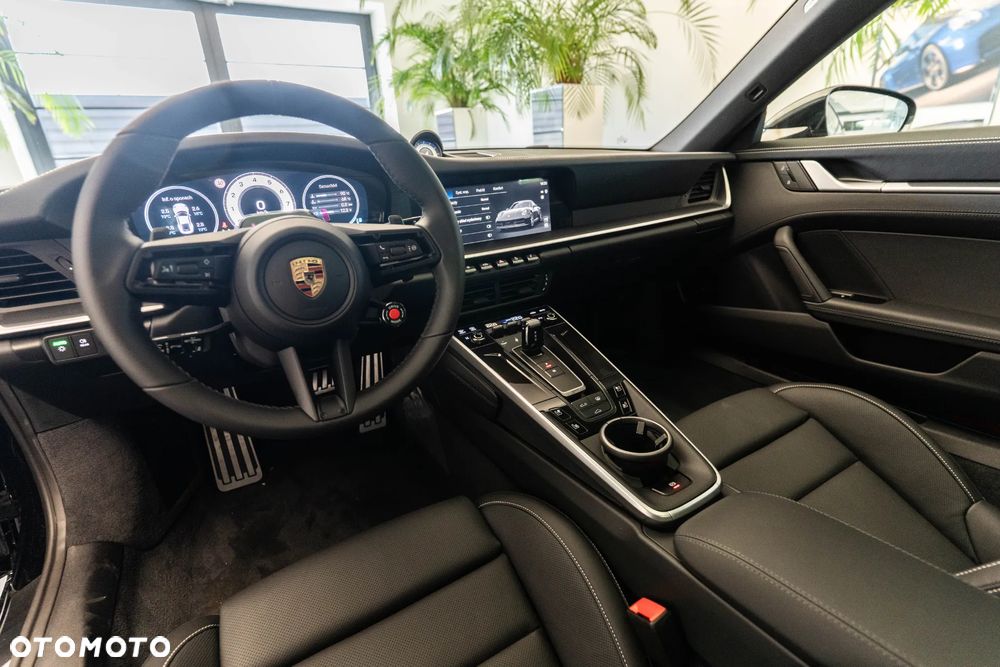 Porsche 911 Carrera 4S - 11