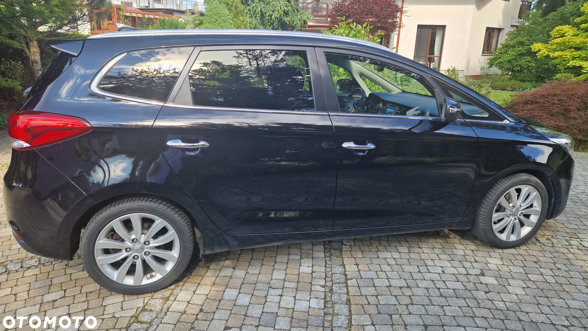 Kia Carens - 4