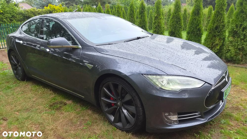 Tesla Model S - 4