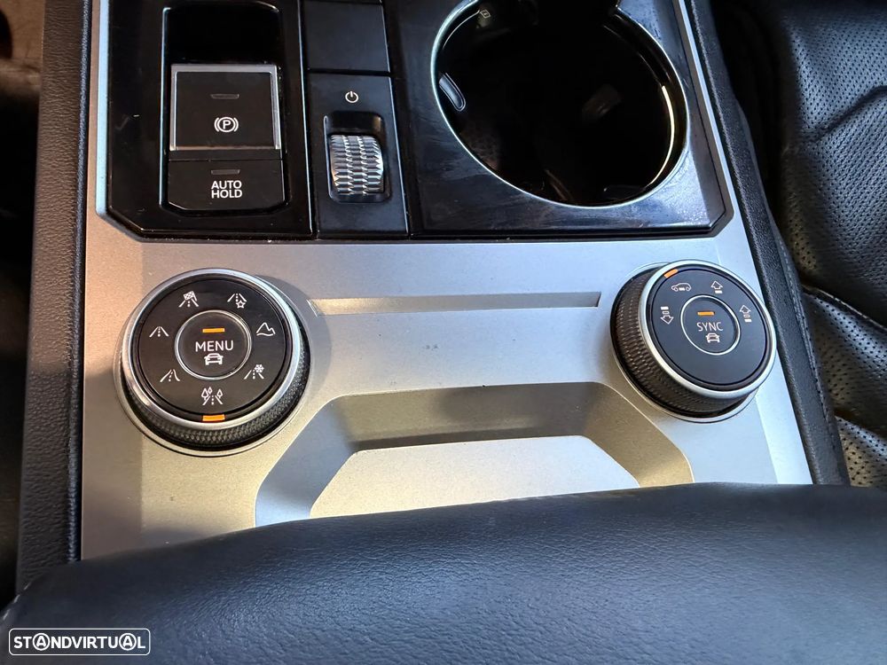 VW Touareg 3.0 TDI V6 R-Line - 26