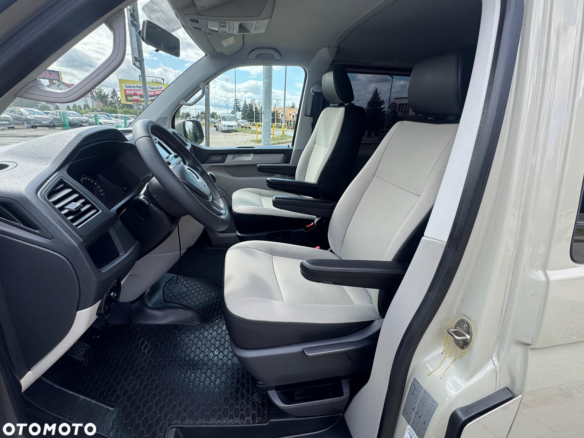 Volkswagen Caravelle 2.0 TDI L1 Highline - 18