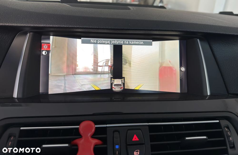 BMW Seria 5 520d xDrive - 24