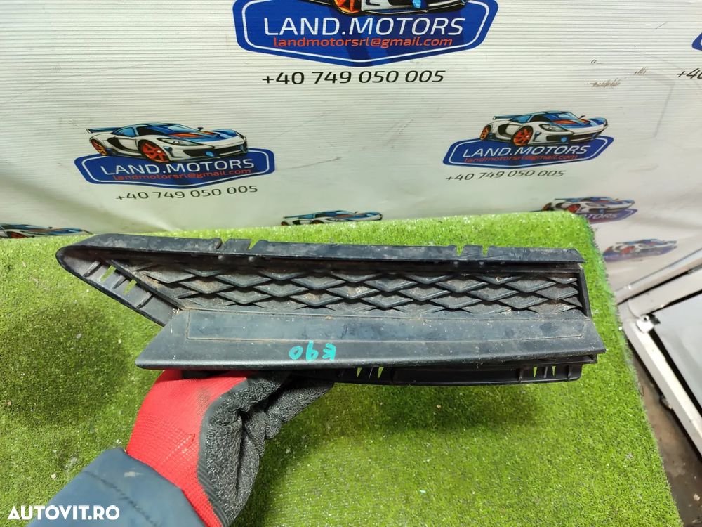 GRILA BARA FATA DREAPTA BMW SERIA 3 E90 LCI 318D 2.0 DIESEL 2009 COD OEM 7138418 / 51117138418 / 2005-2013 - 3