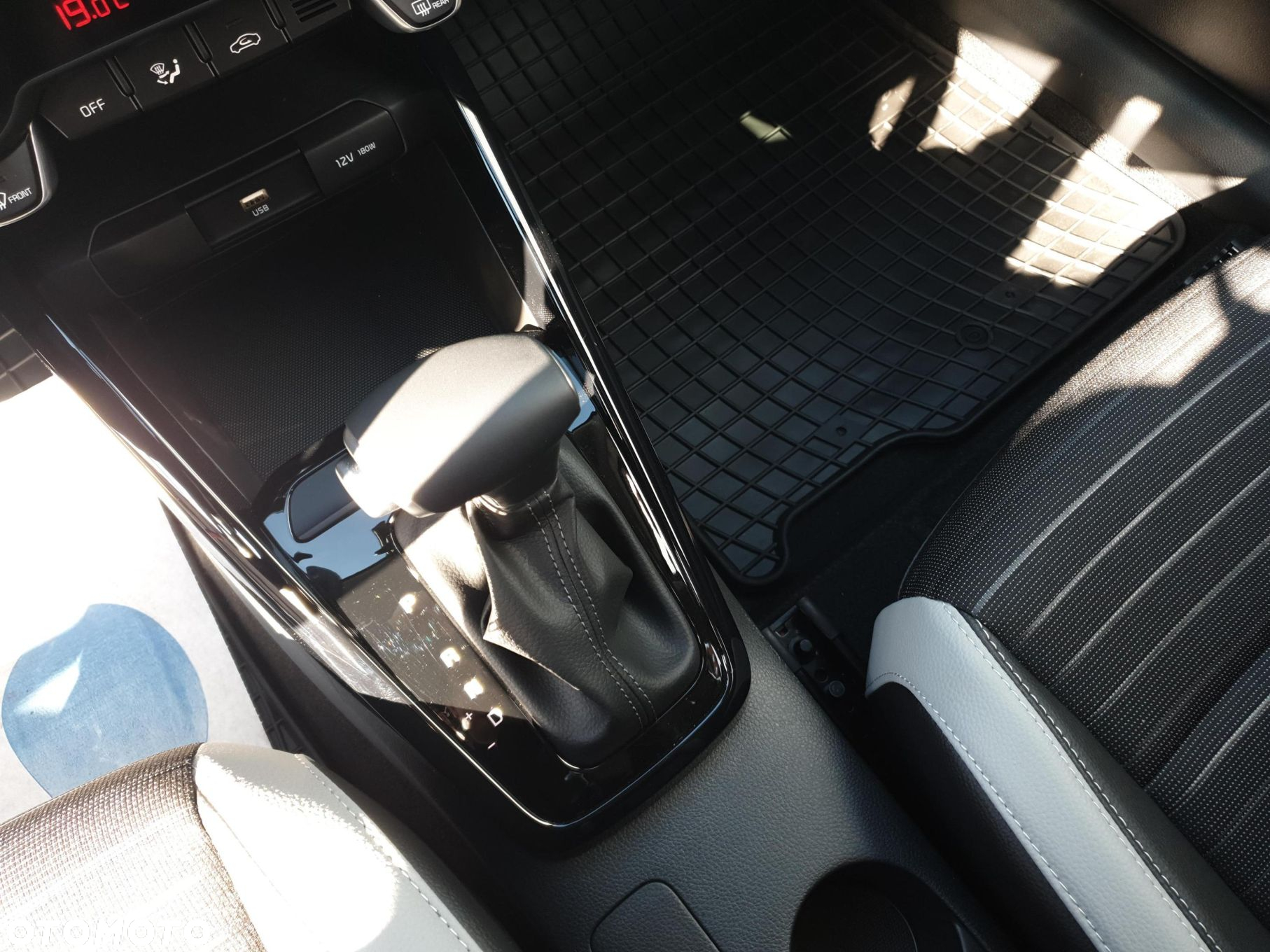 Kia Stonic 1.0 T-GDI L DCT - 23
