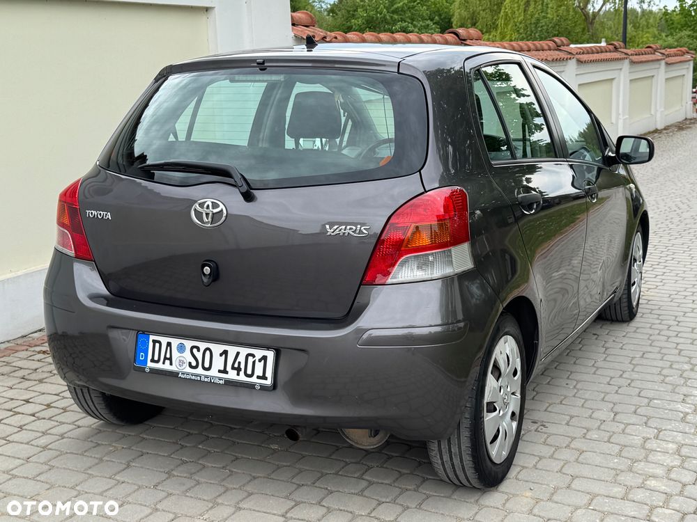 Toyota Yaris - 10