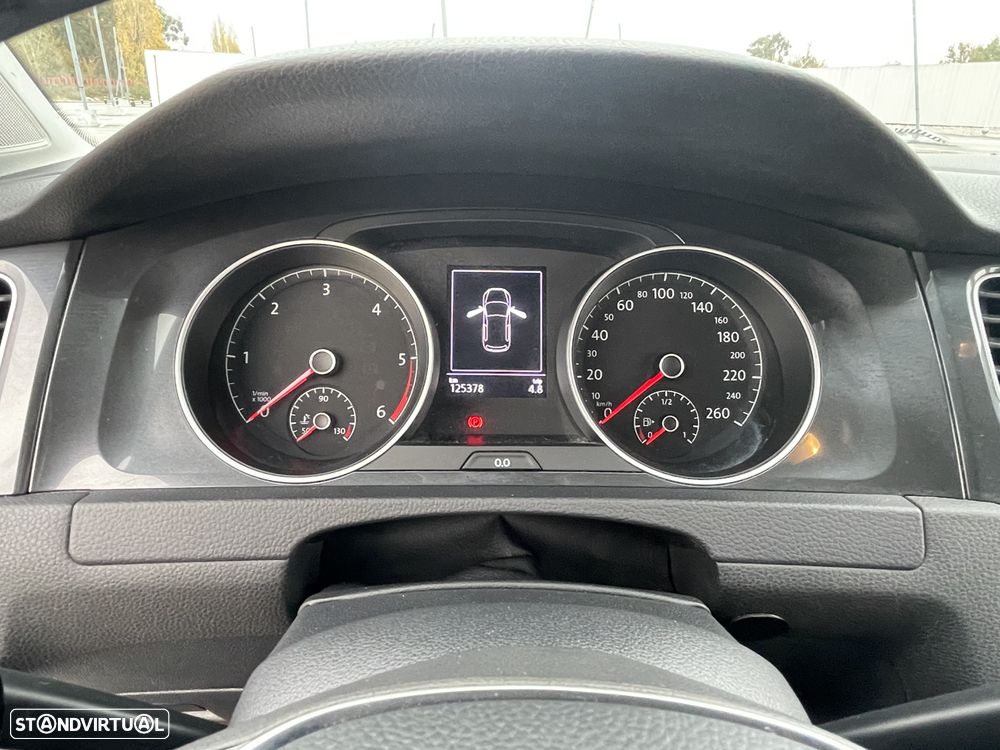 VW Golf 1.6 TDI Confortline - 60