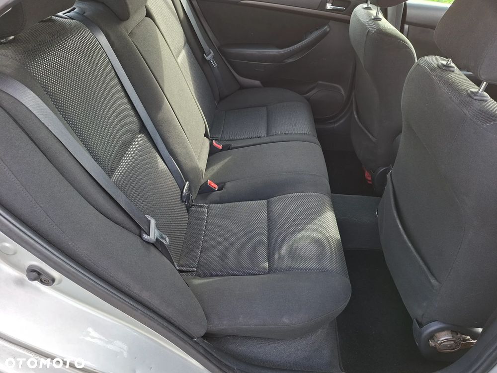 Toyota Avensis 1.8 VVT-i Luna - 28