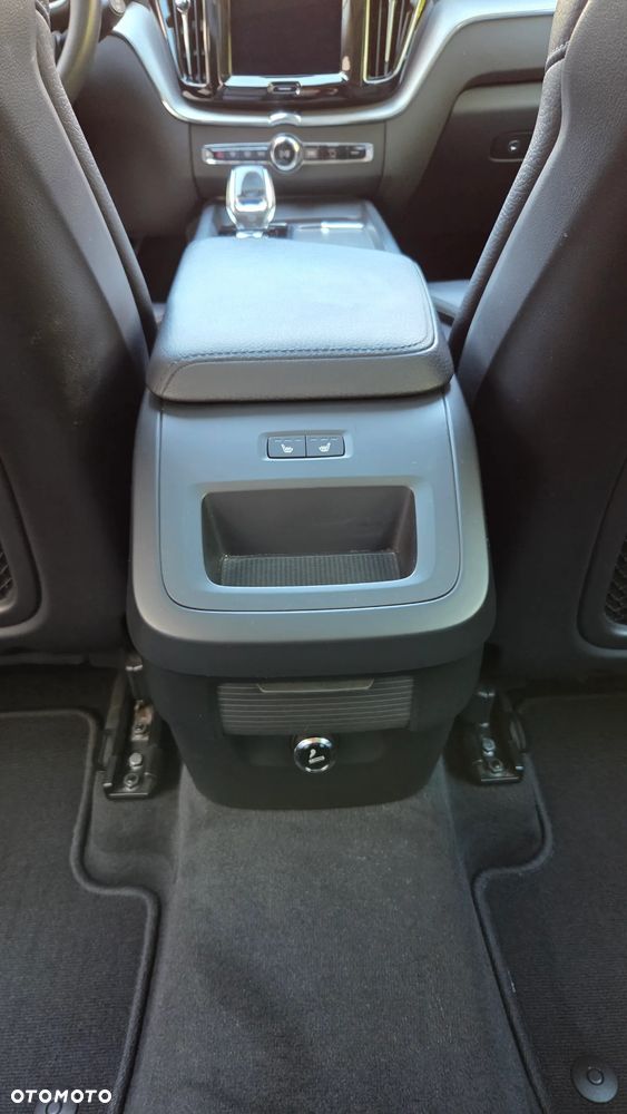 Volvo XC 60 B5 B AWD Inscription - 28