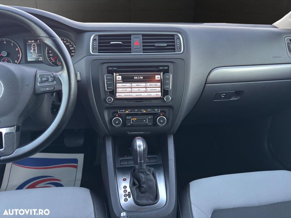 Volkswagen Jetta - 10