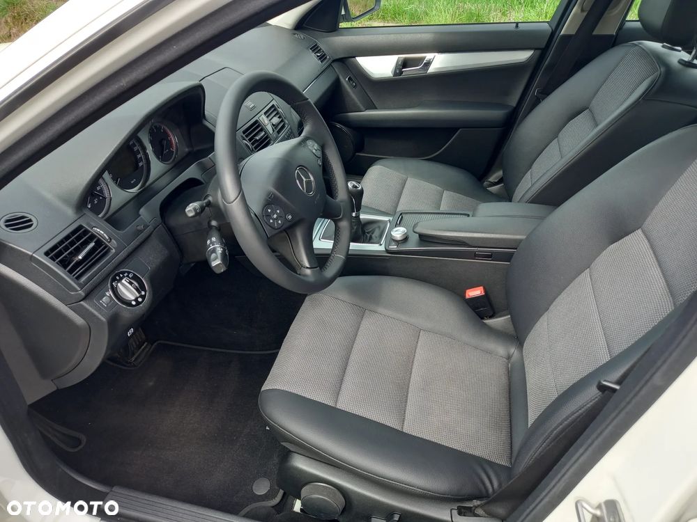 Mercedes-Benz Klasa C 200 CDI DPF Avantgarde - 23