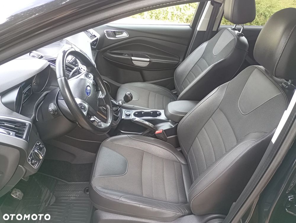 Ford Kuga 2.0 TDCi 2x4 Titanium - 25