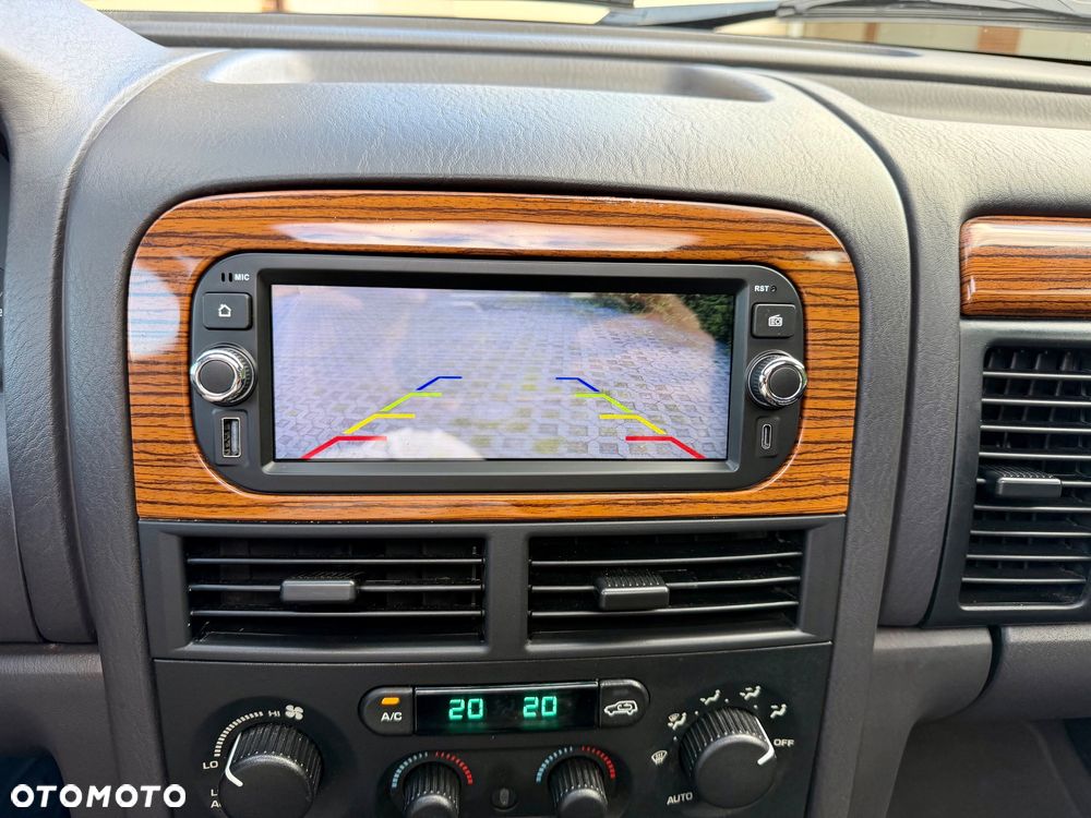 Jeep Grand Cherokee - 40