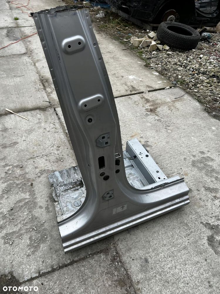 SŁUPEK B PRAWY ŚRODKOWY PRÓG DACIA SANDERO III 2021R - 1