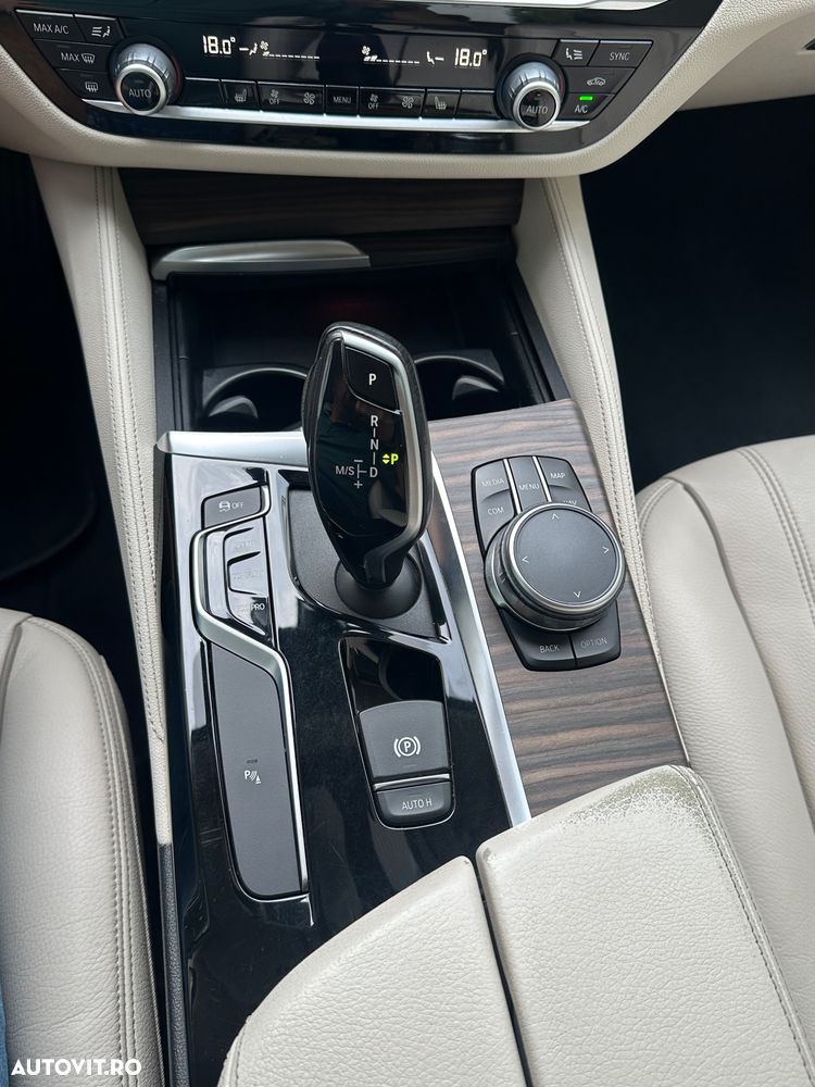 BMW Seria 5 520d xDrive AT - 33