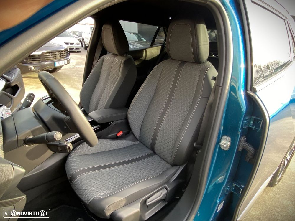 Peugeot 2008 1.2 PureTech Allure - 23