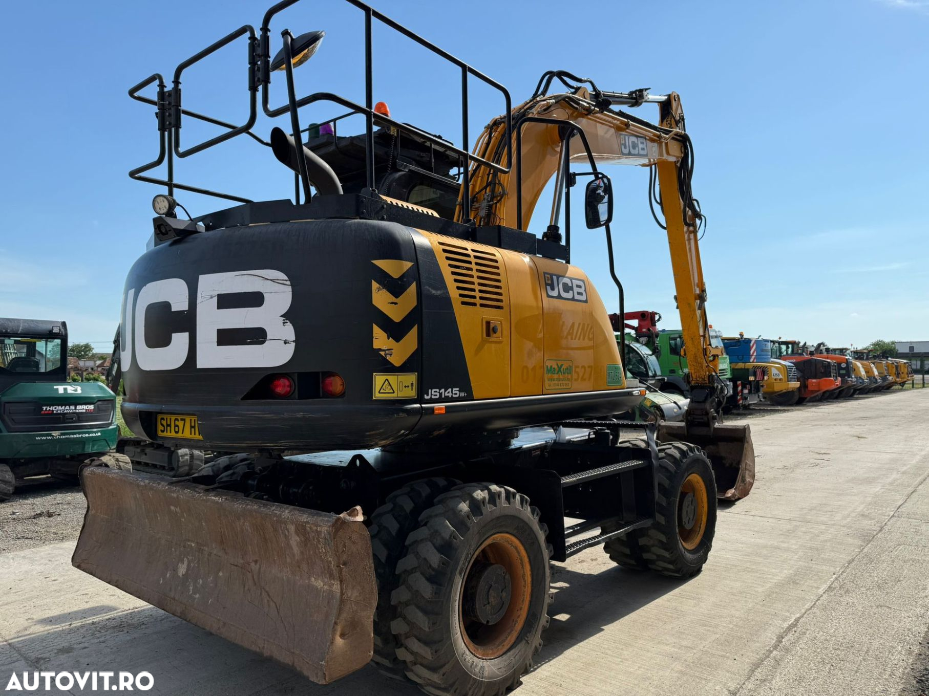 JCB JS 145 Excavator pe Roti - 6