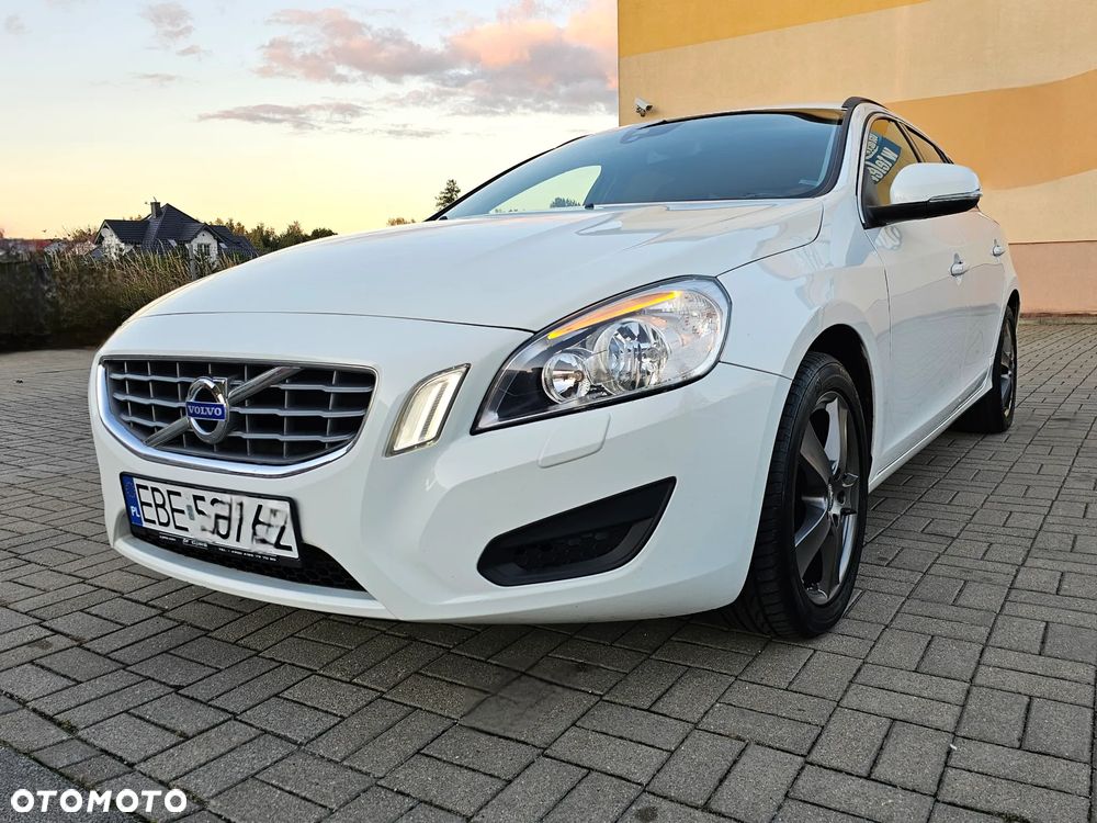 Volvo V60 D4 Momentum - 27