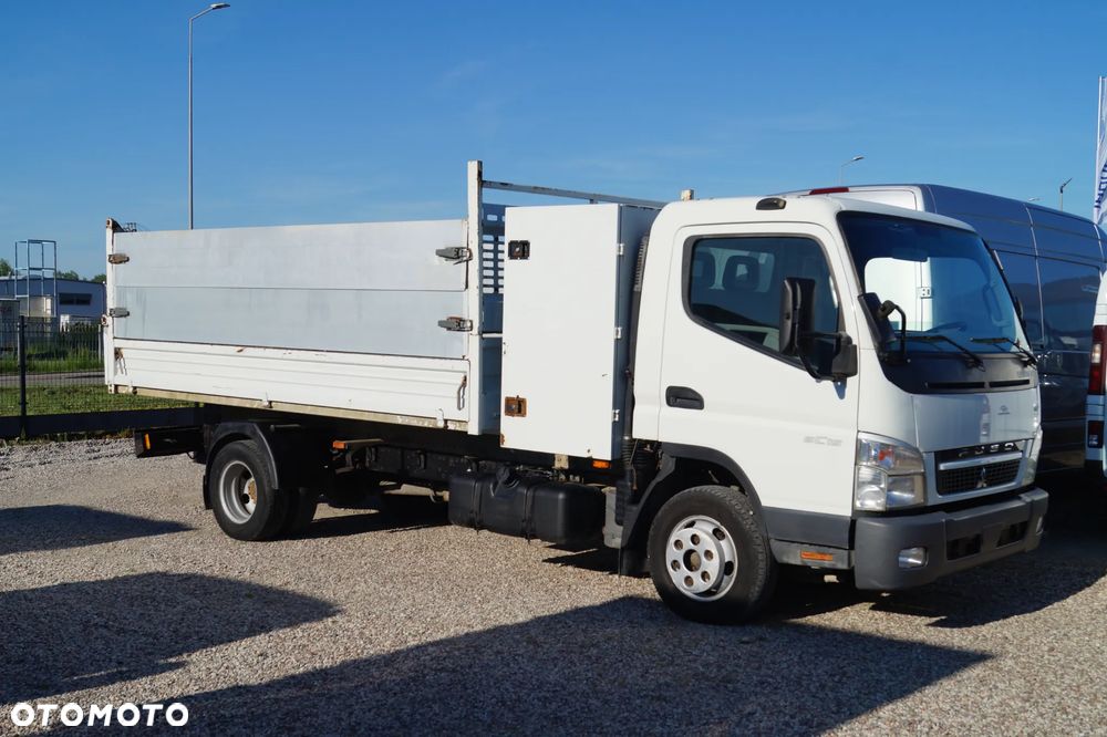 Mitsubishi CENTER FUSO - 20