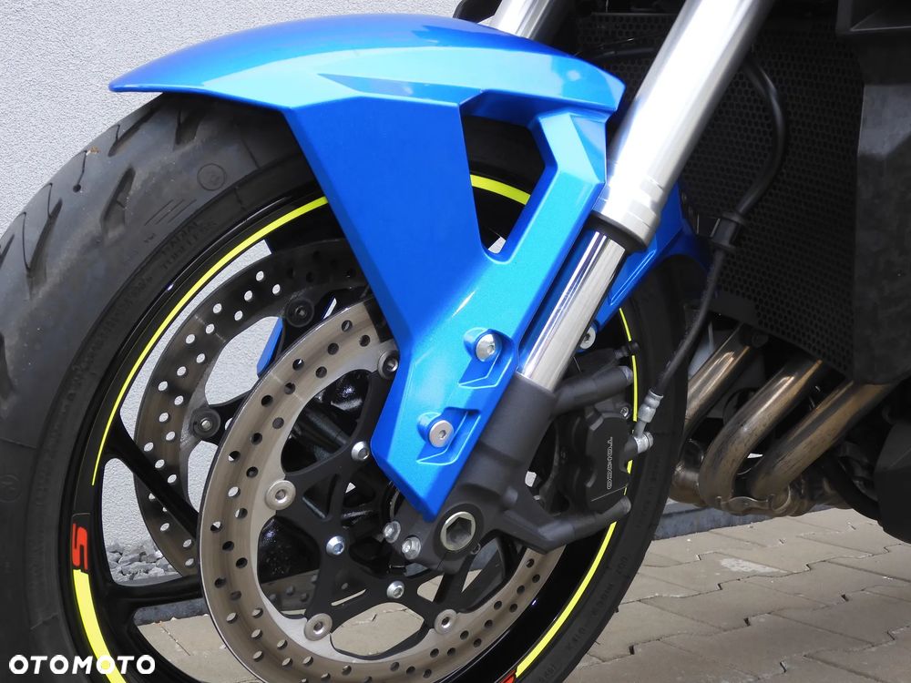 Suzuki GSX - 26