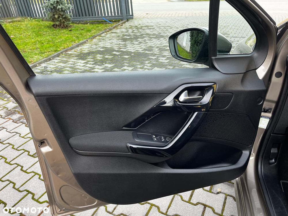 Peugeot 208 95 VTI Allure - 9