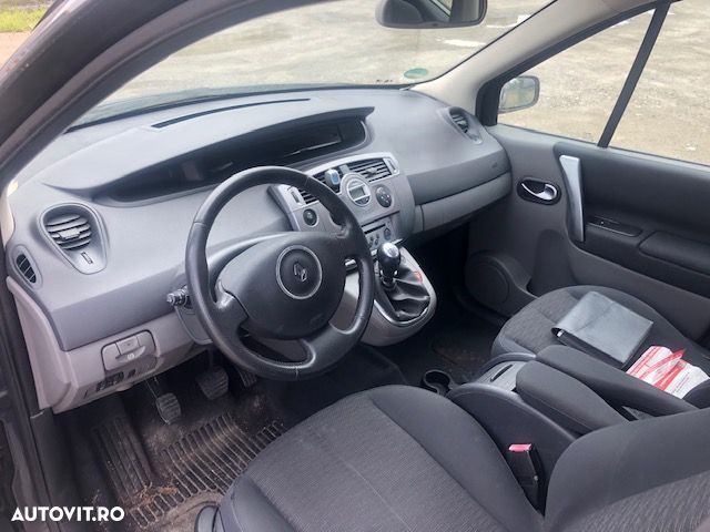 Dezmembrez Renault Scenic 1.9 diesel - 3