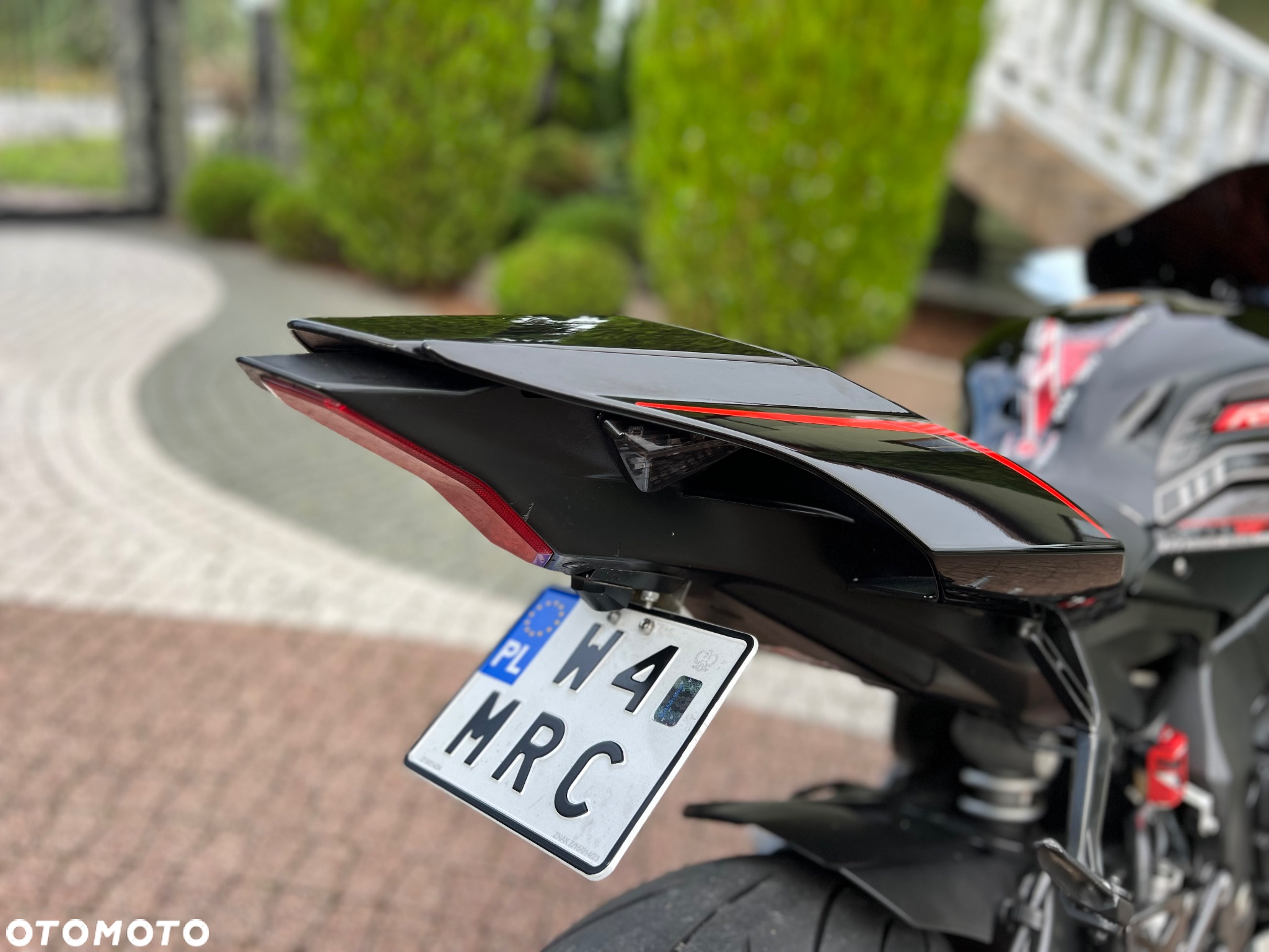 Yamaha R1 - 10