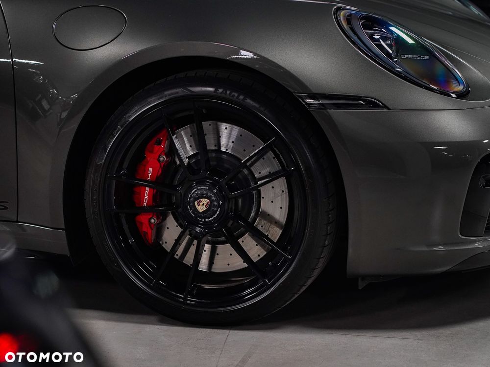 Porsche 911 Targa 4 GTS - 34