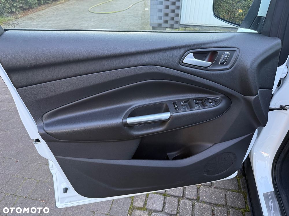 Ford Kuga 1.5 EcoBoost 2x4 Titanium - 18