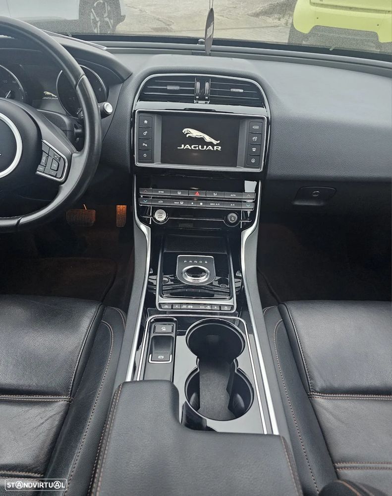 Jaguar XE 2.0 D Prestige AWD Aut. - 14