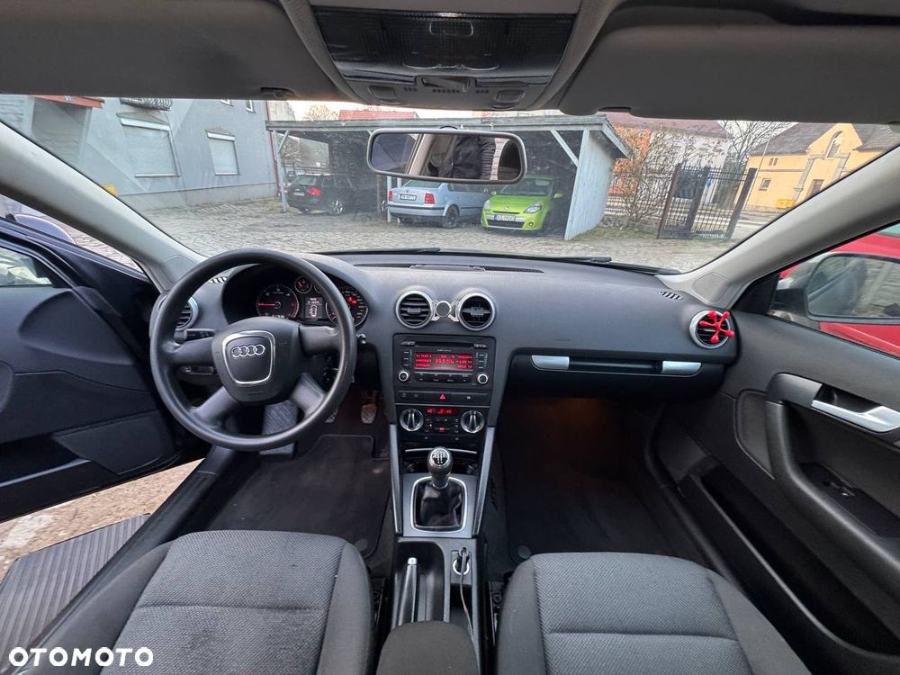 Audi A3 Sportback 1.6 TDI DPF Ambiente - 14
