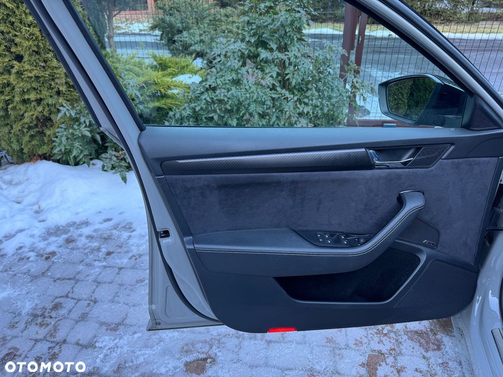 Skoda Superb 2.0 TDI DSG Sportline - 28
