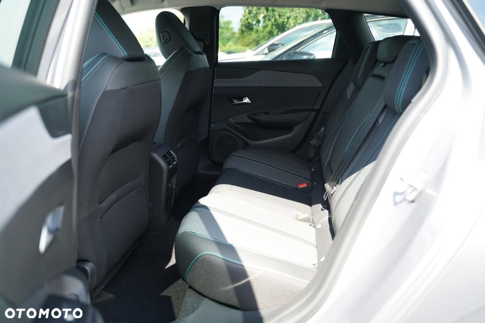 Peugeot 308 1.2 mHEV Allure S&S e-DCS6 - 9