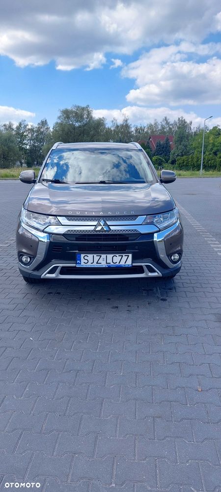 Mitsubishi Outlander - 2