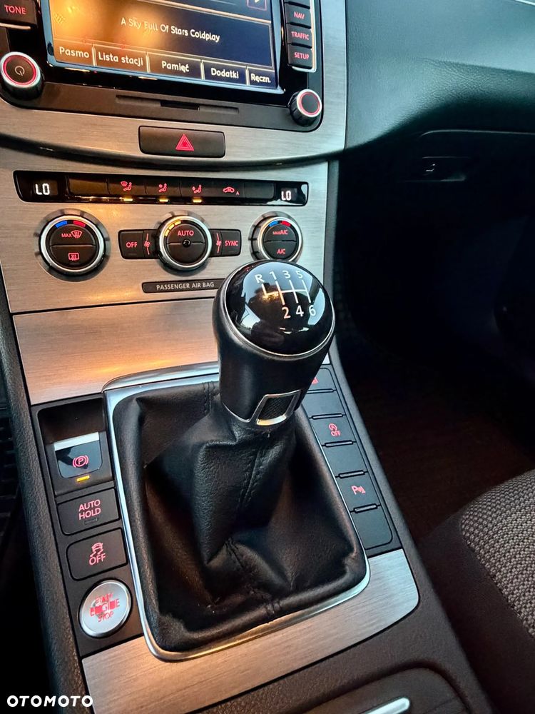 Volkswagen Passat 2.0 TDI Comfortline - 14