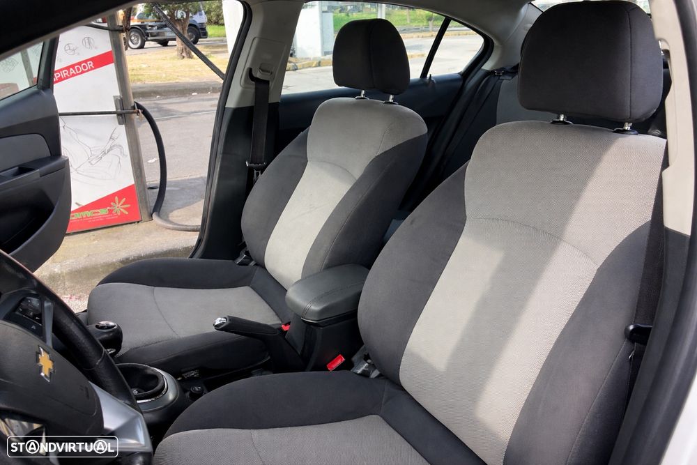 Chevrolet Cruze 1.6 LS - 7