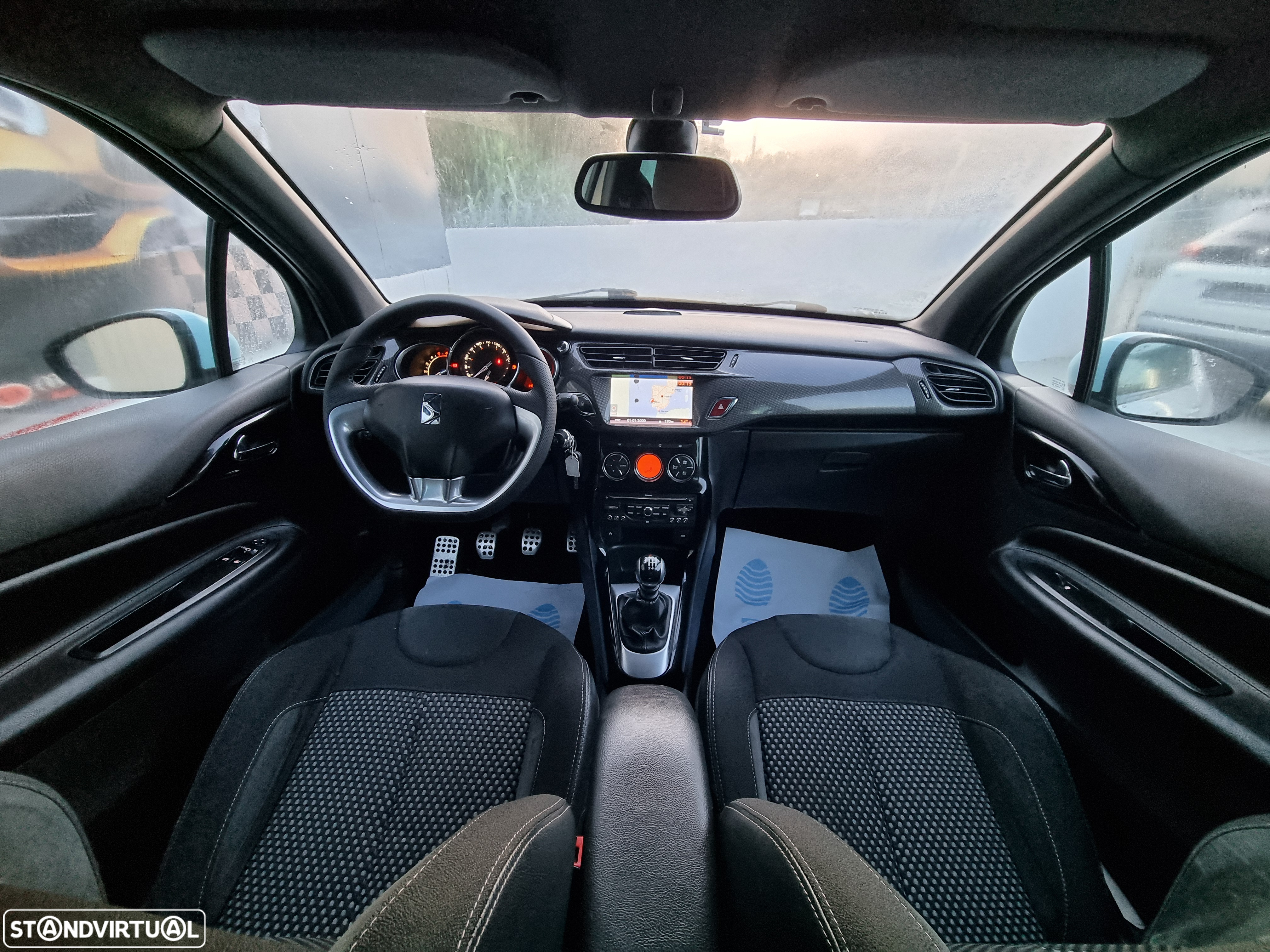 Citroën DS3 1.6 HDi Airdream Sport Chic - 25