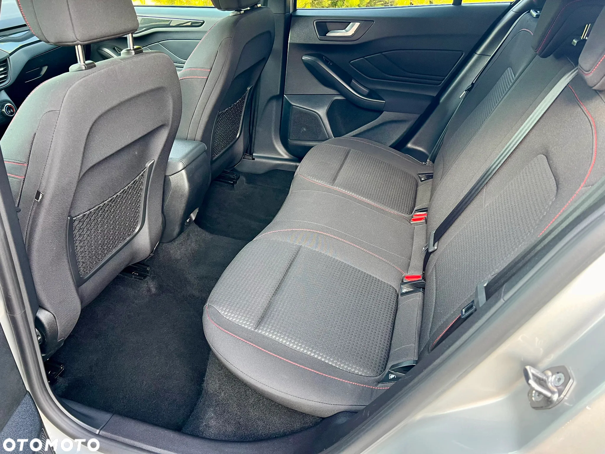 Ford Focus 1.0 EcoBoost Hybrid ST-LINE X - 31