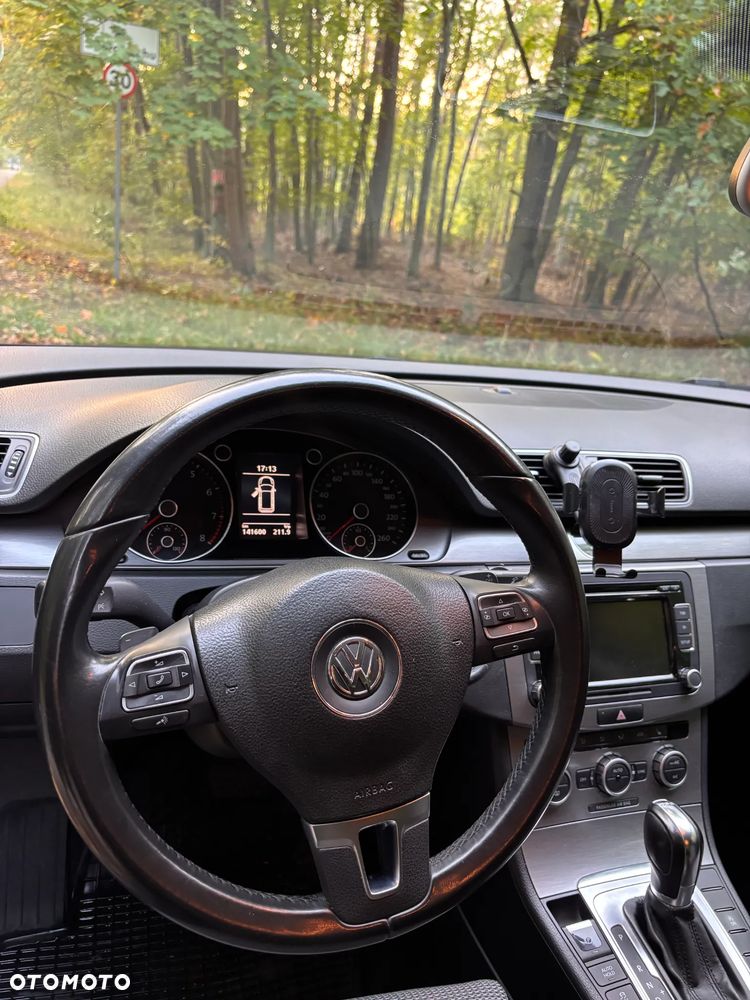 Volkswagen Passat - 32