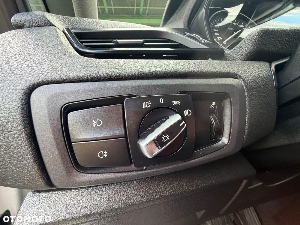 BMW Seria 2 218d - 28