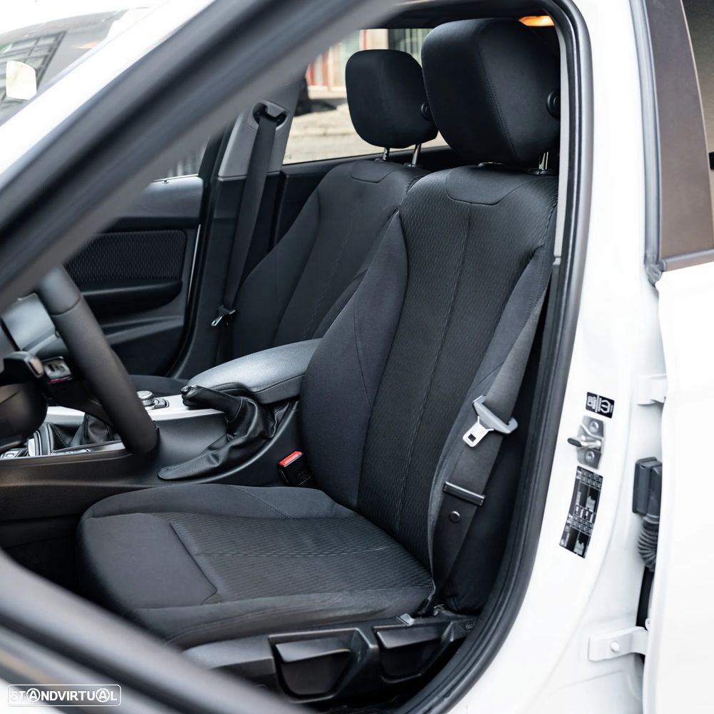 BMW 320 d Sport Line - 9