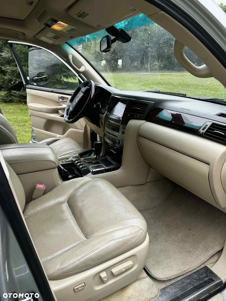Lexus LX 570 - 8