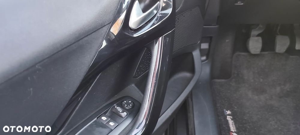 Peugeot 208 1.2 PureTech Allure - 17