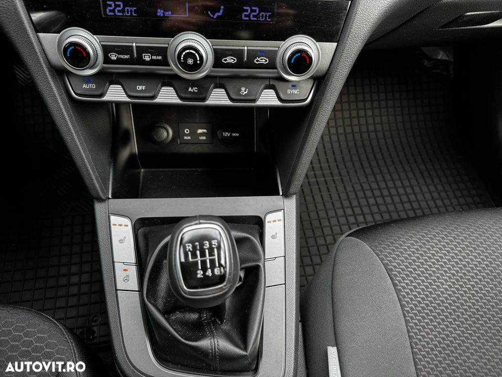 Hyundai Elantra - 26