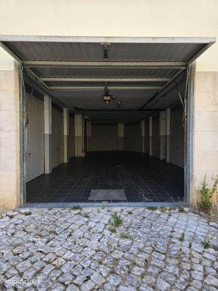 Aluga-se garagem ( box ) - Grande imagem: 2/4