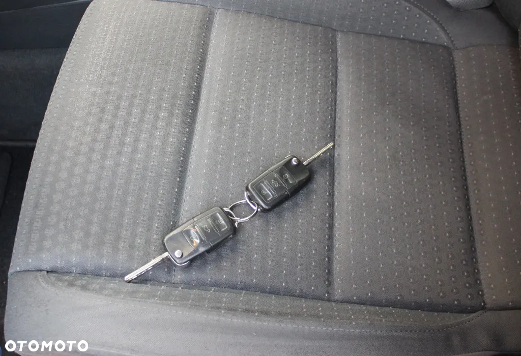 Volkswagen Touran - 16