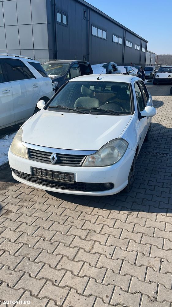 Dezmembram Renault Clio Thalia 1.5 diesel din 2010 - 3