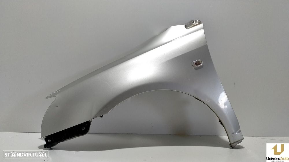 GUARDA-LAMAS FRONTAL ESQUERDO TOYOTA AVENSIS 2005 - - 1
