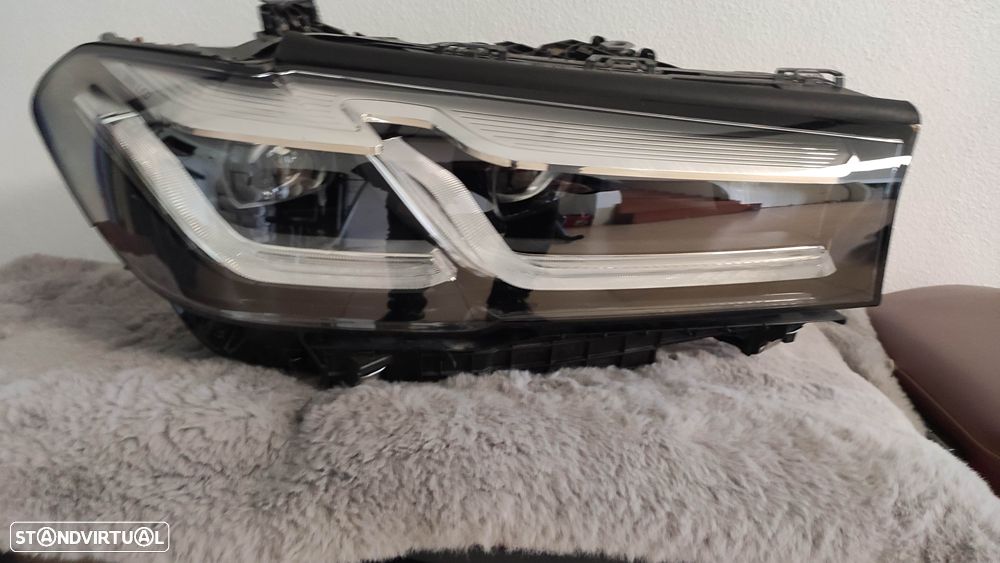 farol direito full Led BMW G30 G31 lci - 5A388C8 - 1