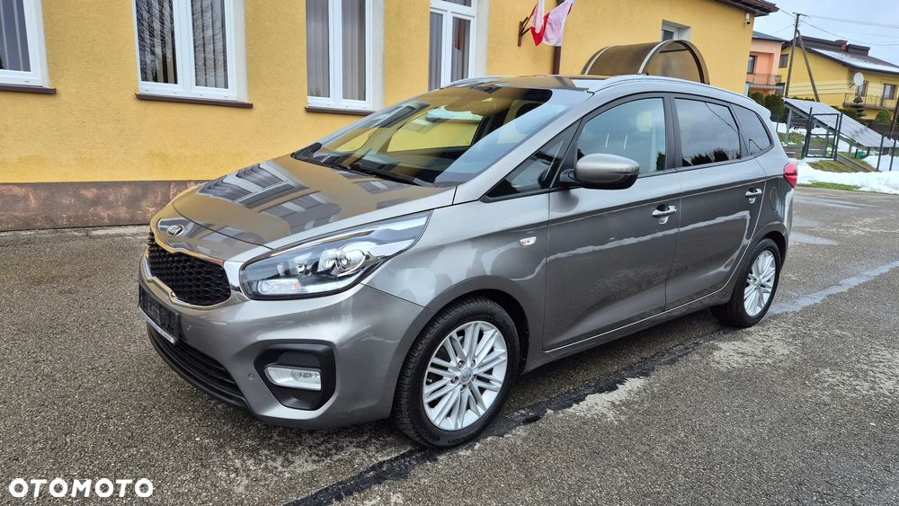 Kia Carens 1.6 GDI Dream Team Edition - 1